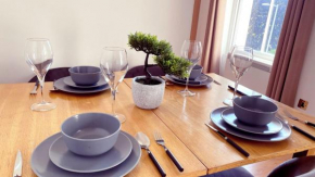 UK CHAPS Retreat: 2 Bedroom - 2Bathroom Apartment